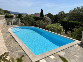 Villa calme avec piscine privée, parking, 3 chambres, pour 6 à Bormes-les-Mimosas - FR-1-251-837